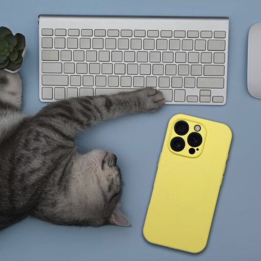Case SILICONE 2mm for IPHONE 16 compatible with MagSafe lemon – Bild 4