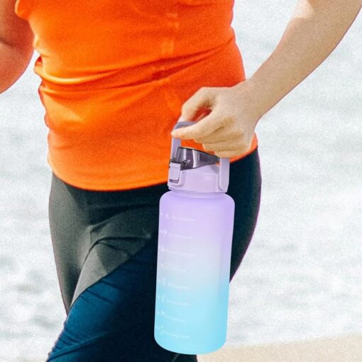 Wasserflasche / Strohhalmflasche mit Motivationsmessbecher 2L RC-K-992 lila blau – Bild 5