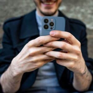 Hülle für iPhone 17 Pro / 18 Pro (niedriger Kamerarand) Silikon Mag Cover kompatibel mit MagSafe (Kameraschutz) blau – Bild 8