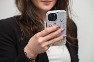 FORCELL F-PROTECT Mirage Handyhülle kompatibel mit MagSafe für iPhone 15 Plus Frühlingsblumen